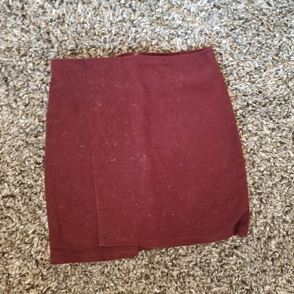 Used burgundy asymmetrical pencil skirt - Picture 2 of 4